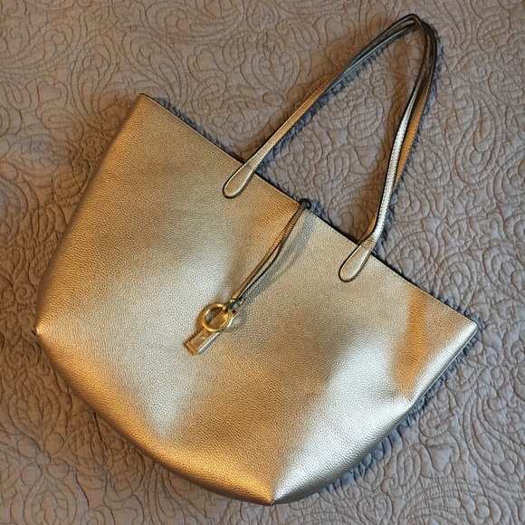 Handbags - 🆕 Gold Tote with Crossbody